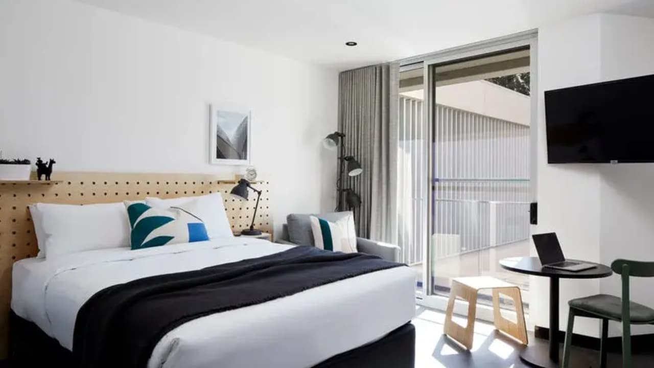 Furnished room studio flat for rent