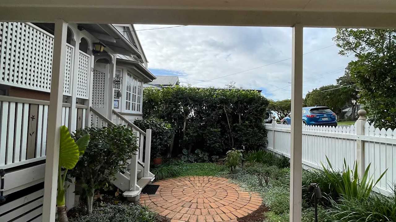 Whole property with 2 rooms for rent