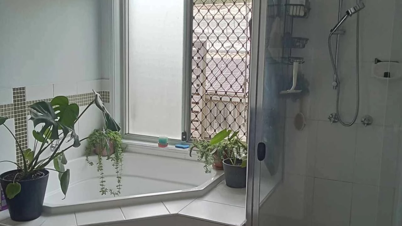 Room in a share house