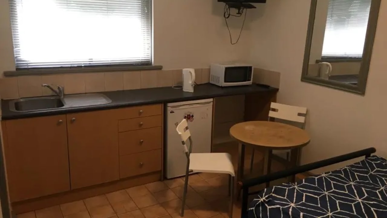 Furnished room studio flat for rent