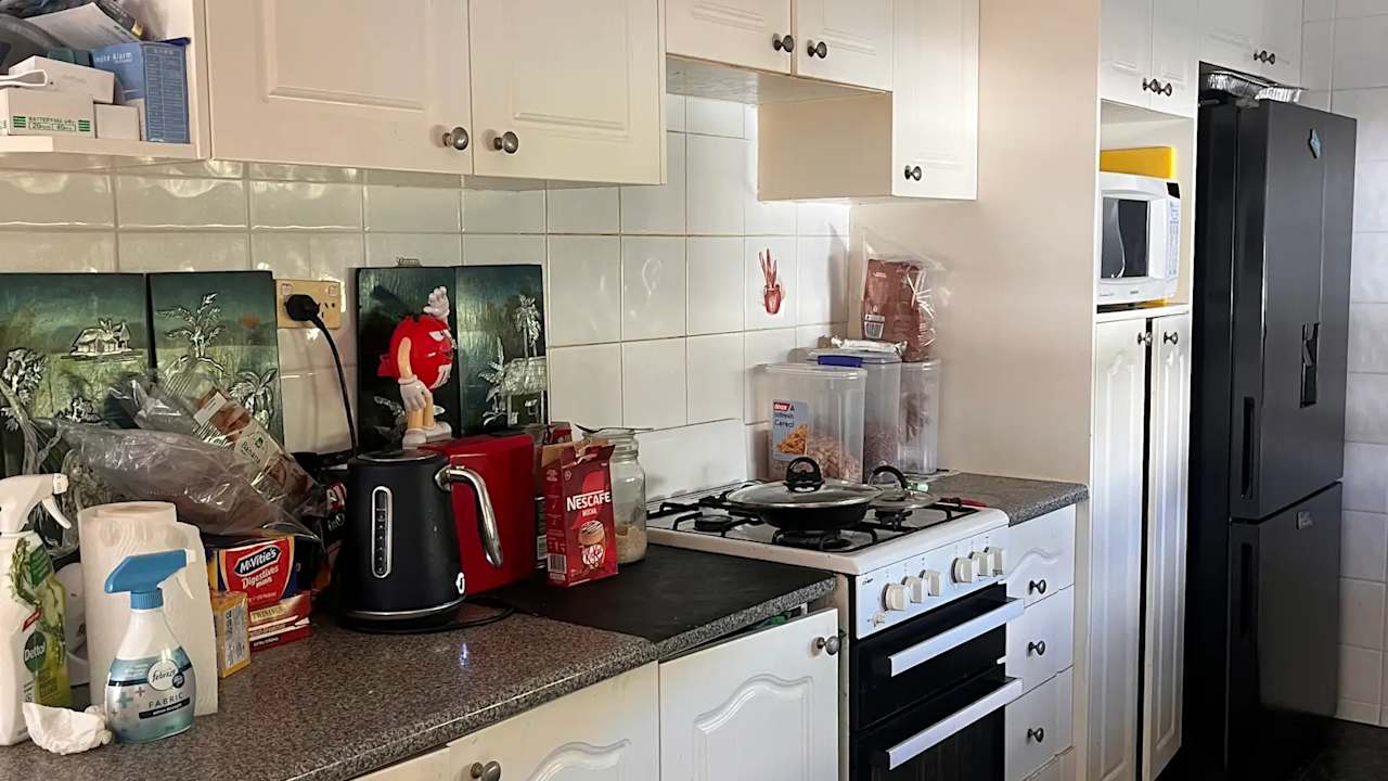 Room in a share house