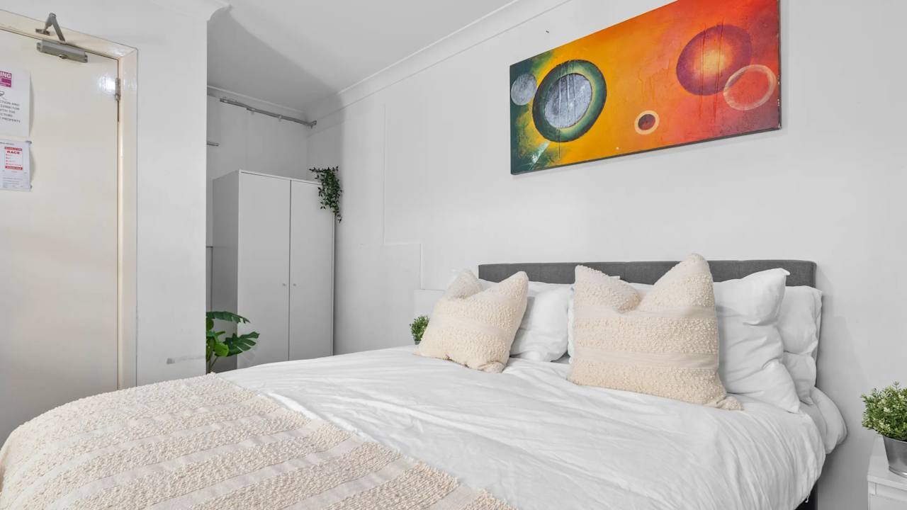Furnished room in a share house
