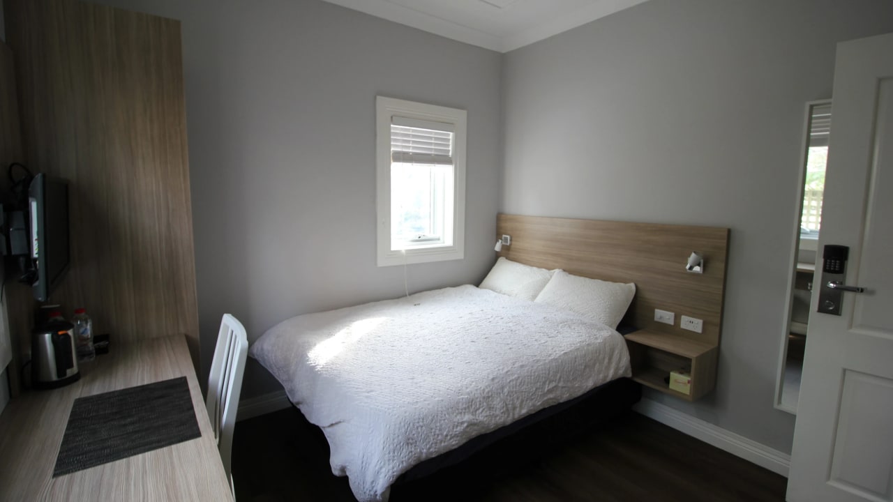 Furnished room with ensuite in a flatshare