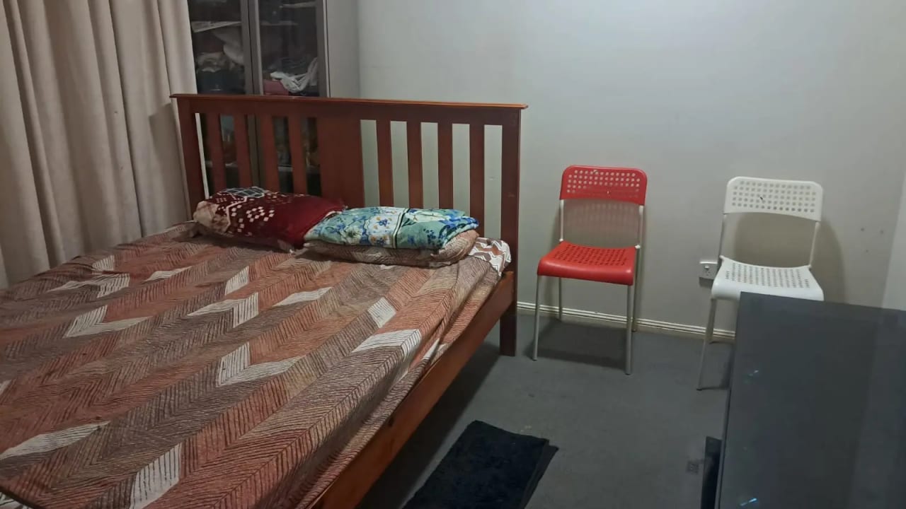 Furnished room in a flatshare