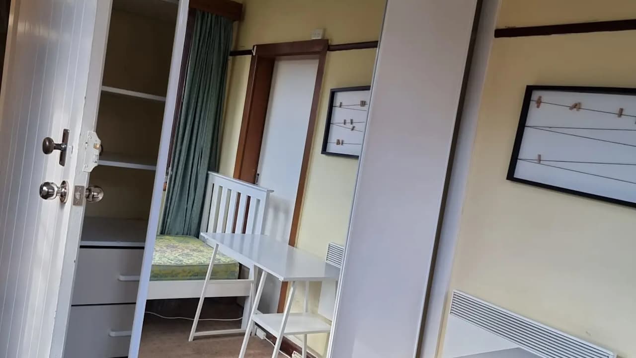 Furnished room in a share house