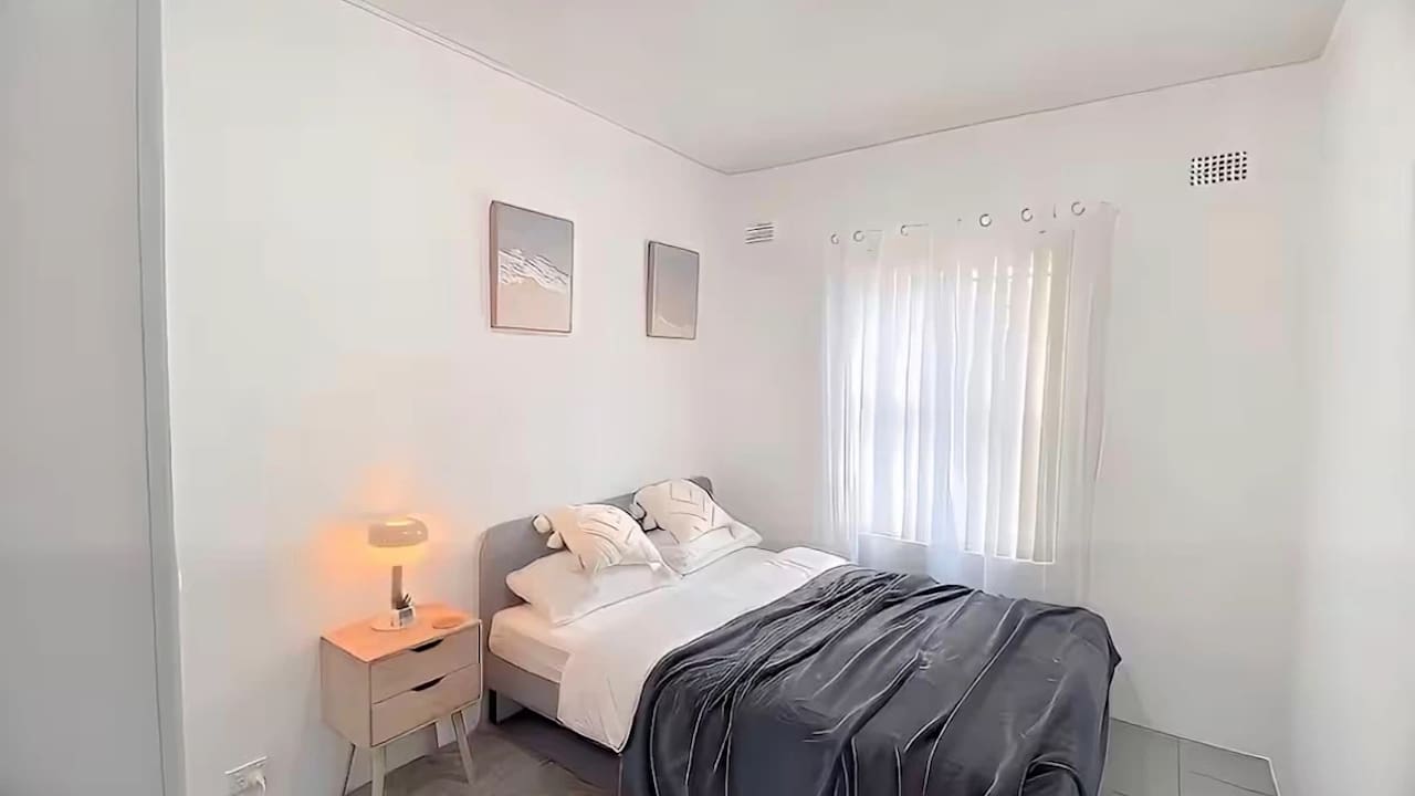 Furnished room in a flatshare