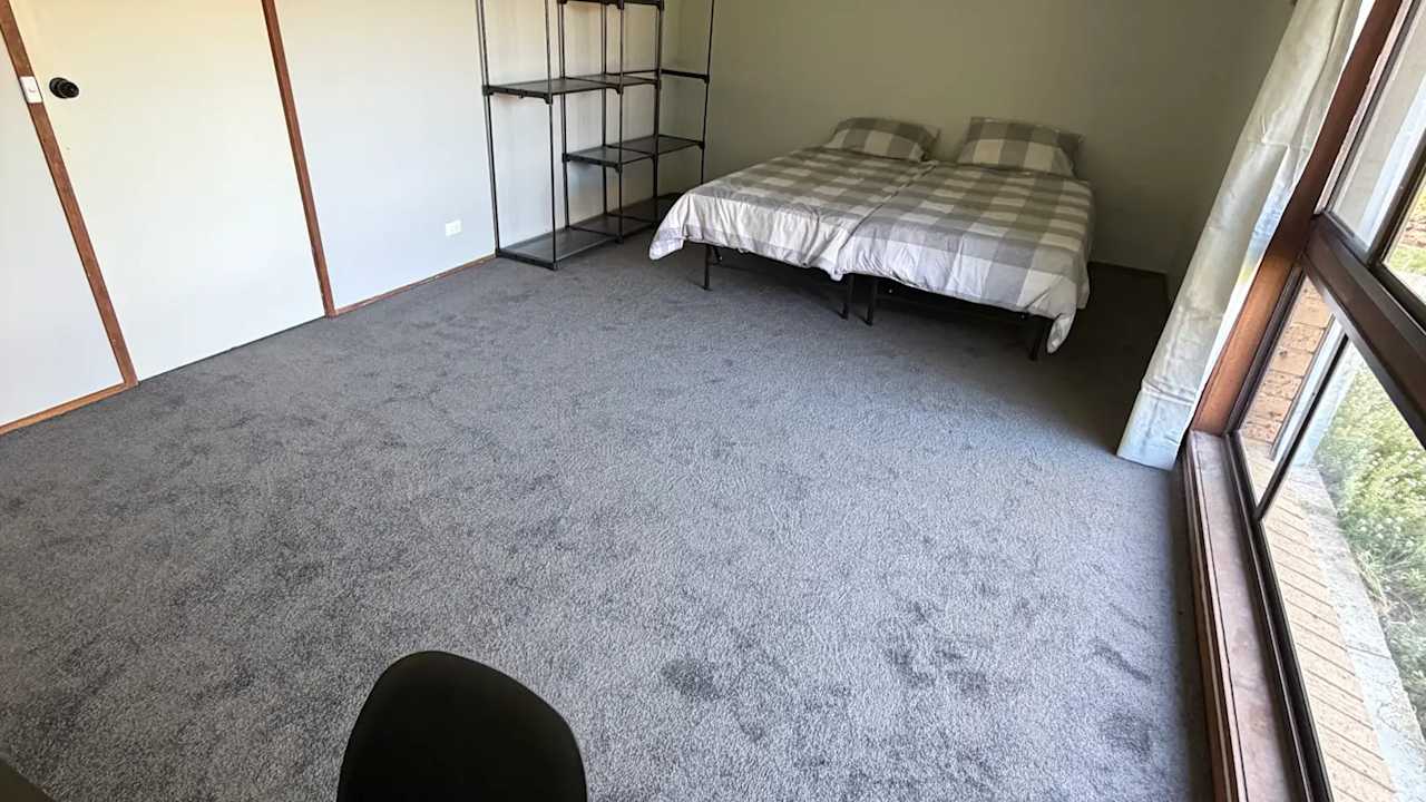 Room in a share house