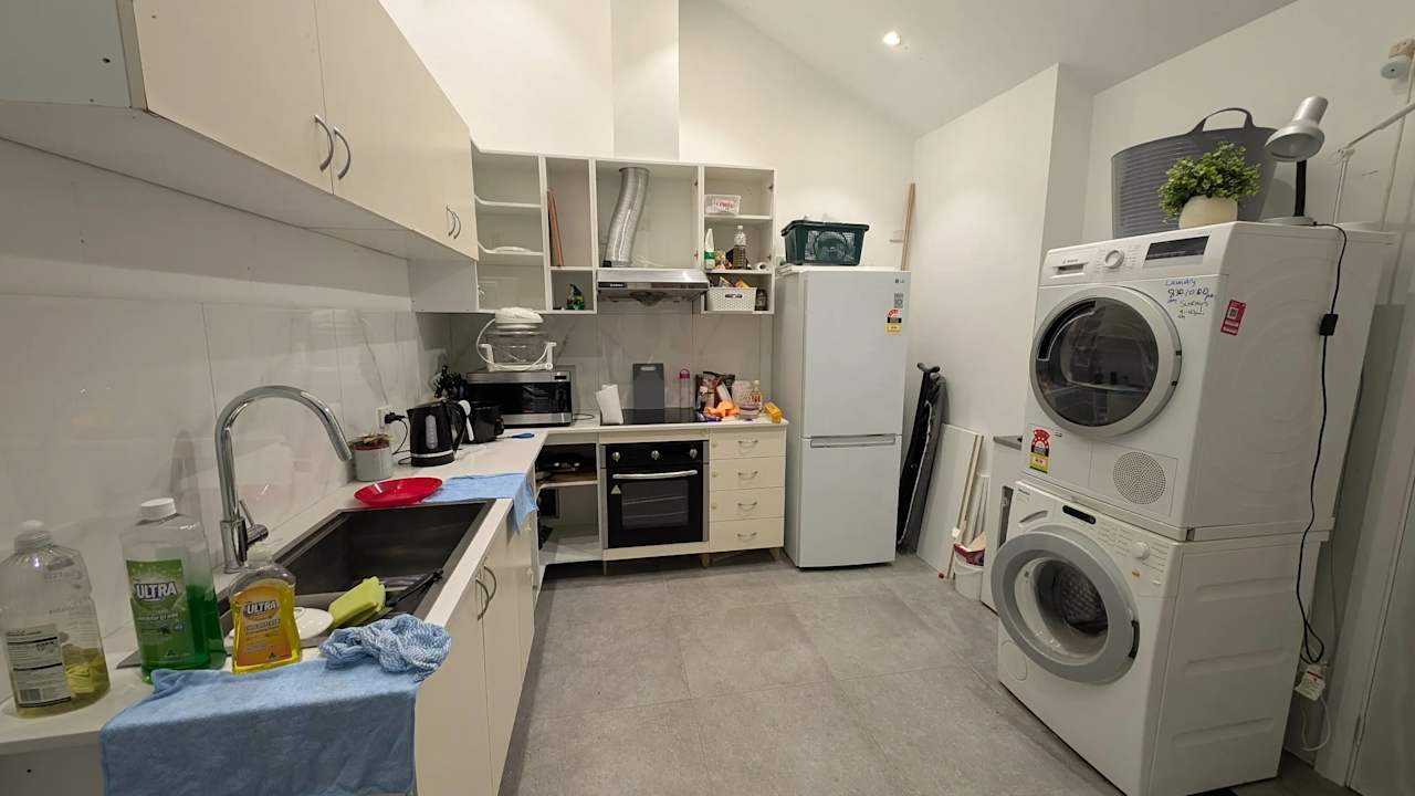 Furnished room with ensuite in a flatshare