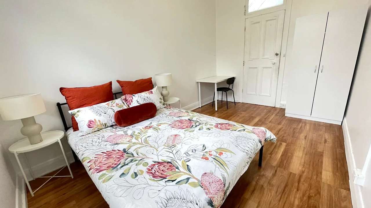 Room in a share house