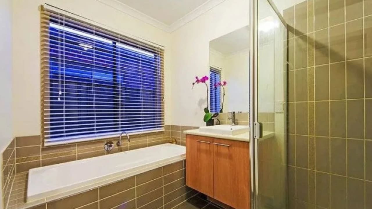 Room in a share house