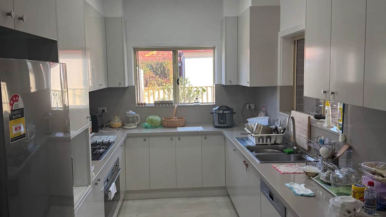 Room in a share house