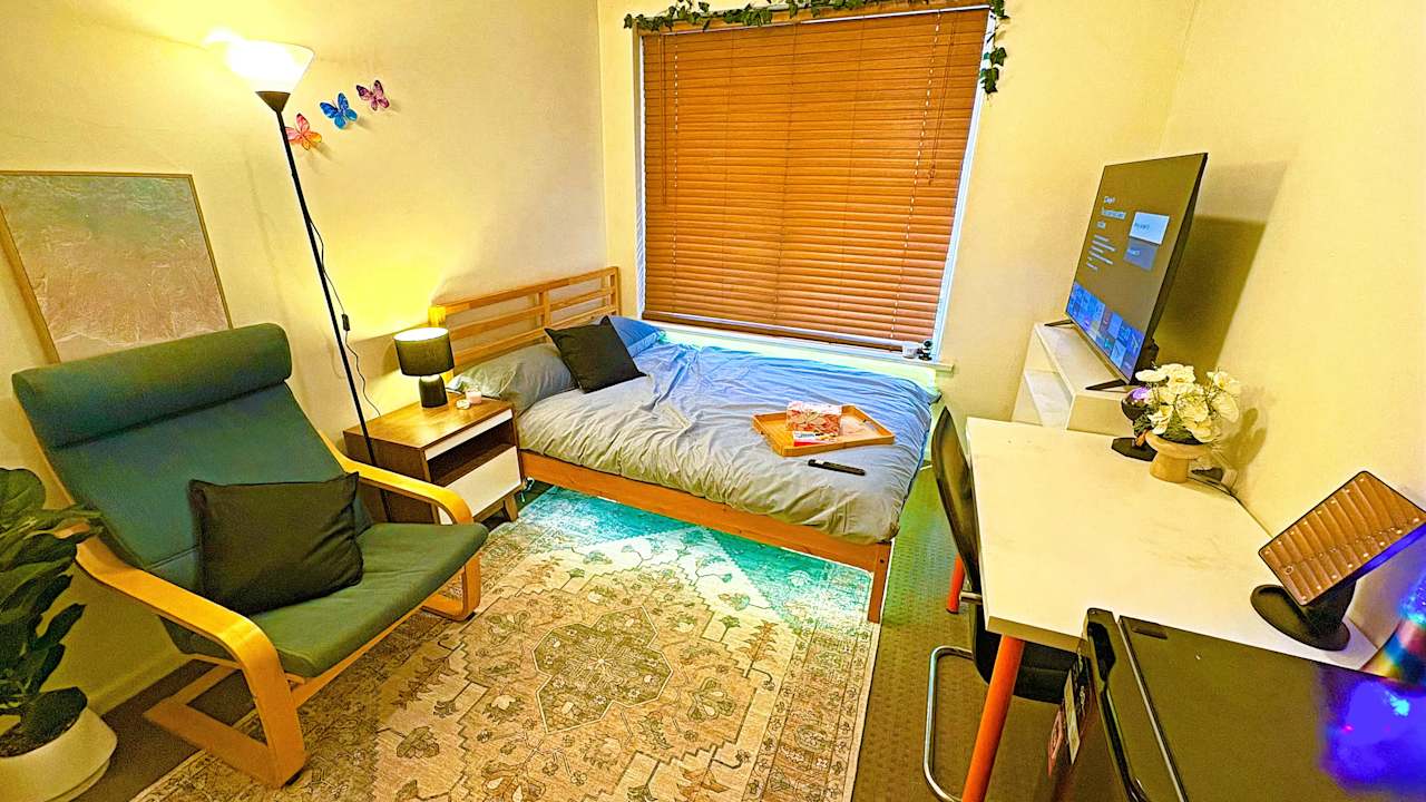 Furnished room in a flatshare