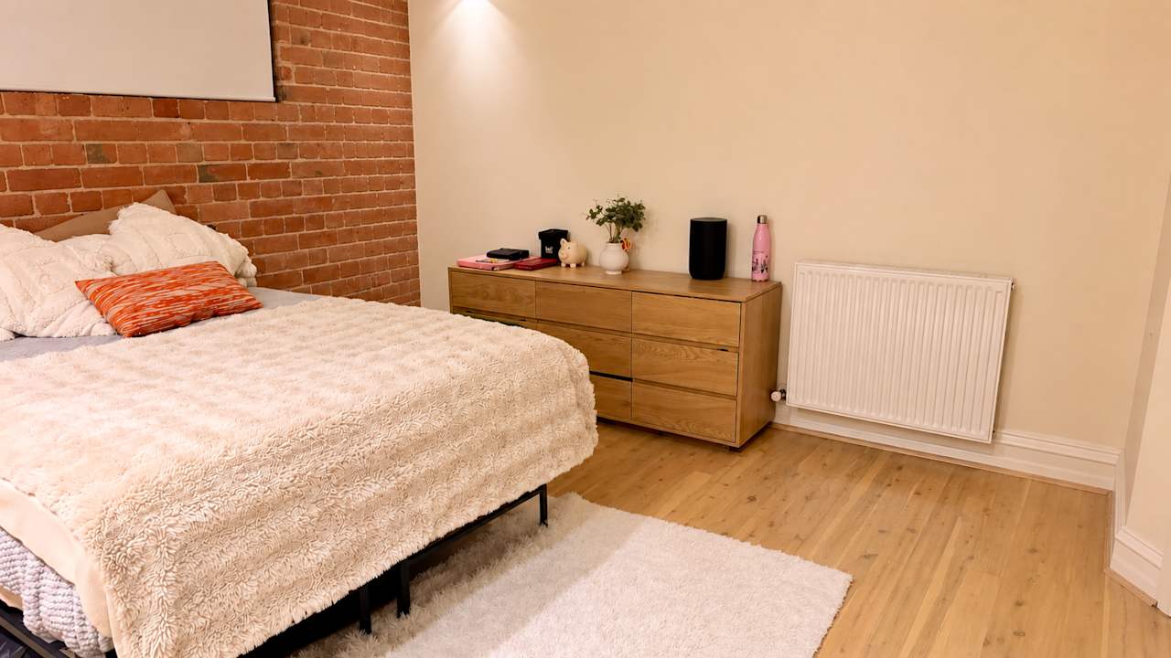 Furnished room with own bathroom