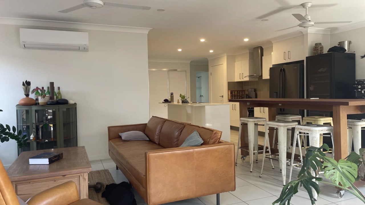 Room in a share house