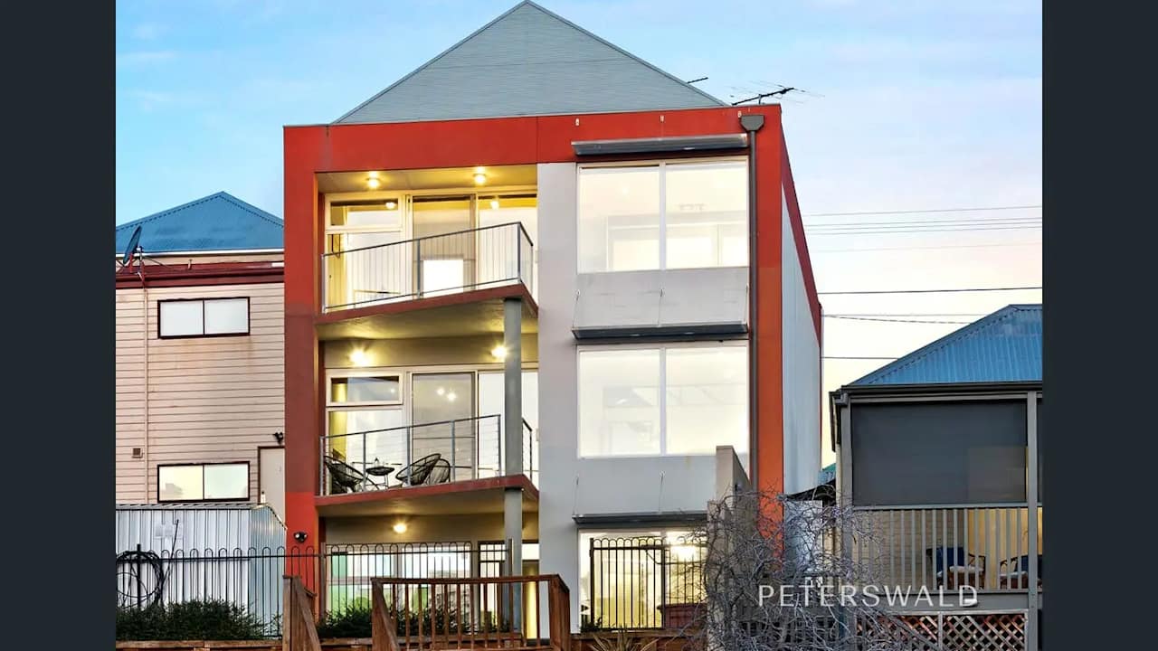 Furnished room in a share house