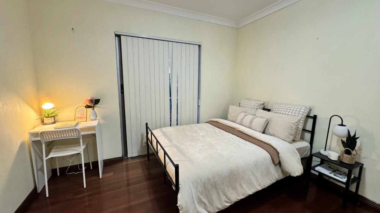 Furnished room in a flatshare