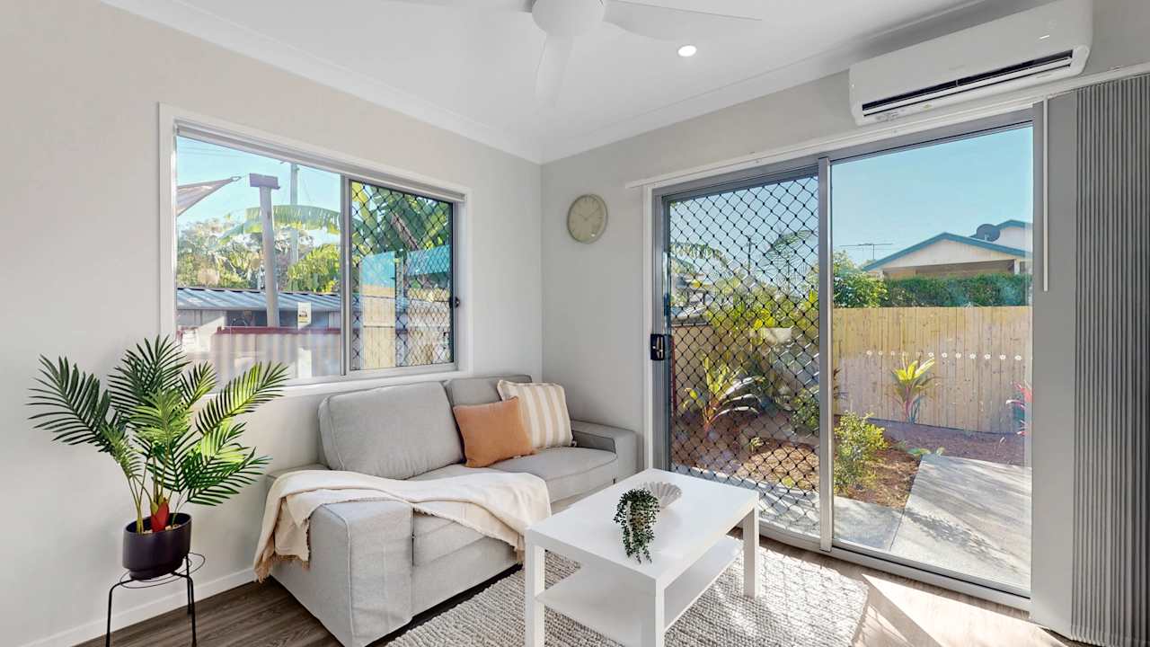Unfurnished room studio flat for rent