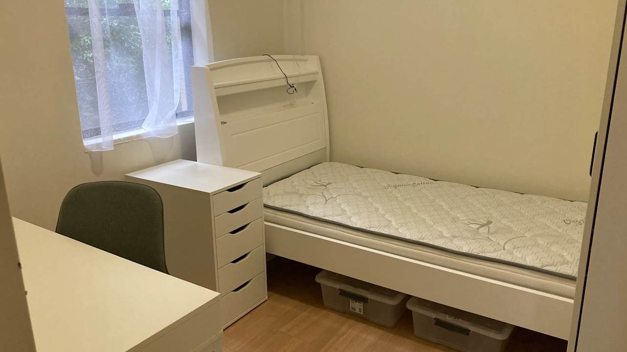 Furnished room in a share house