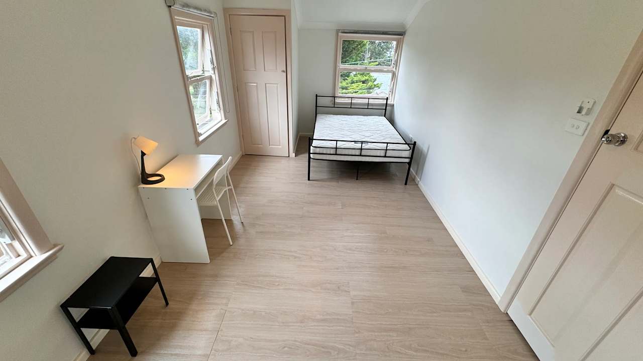 Furnished room in a flatshare