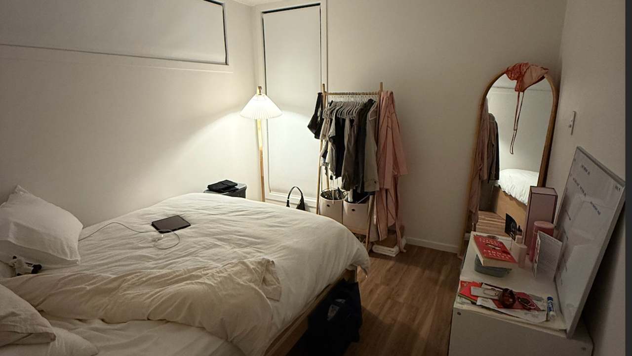 Room in a share house