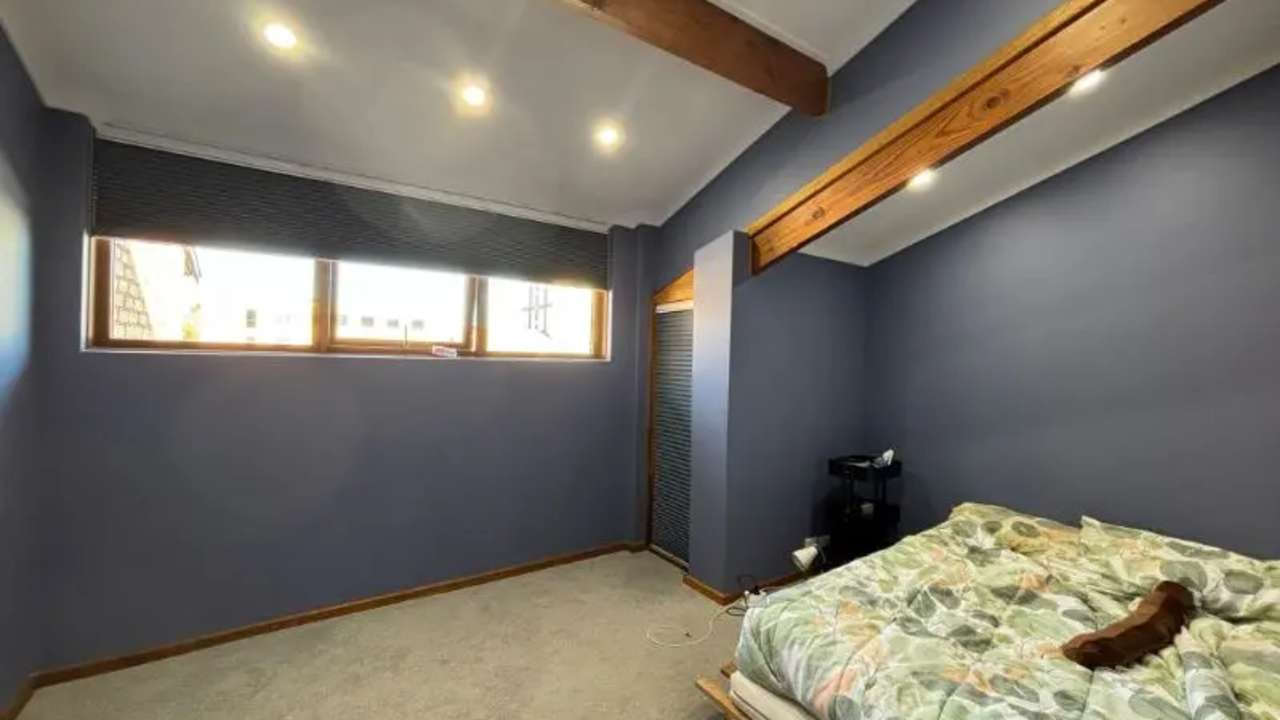 Unfurnished room in a flatshare