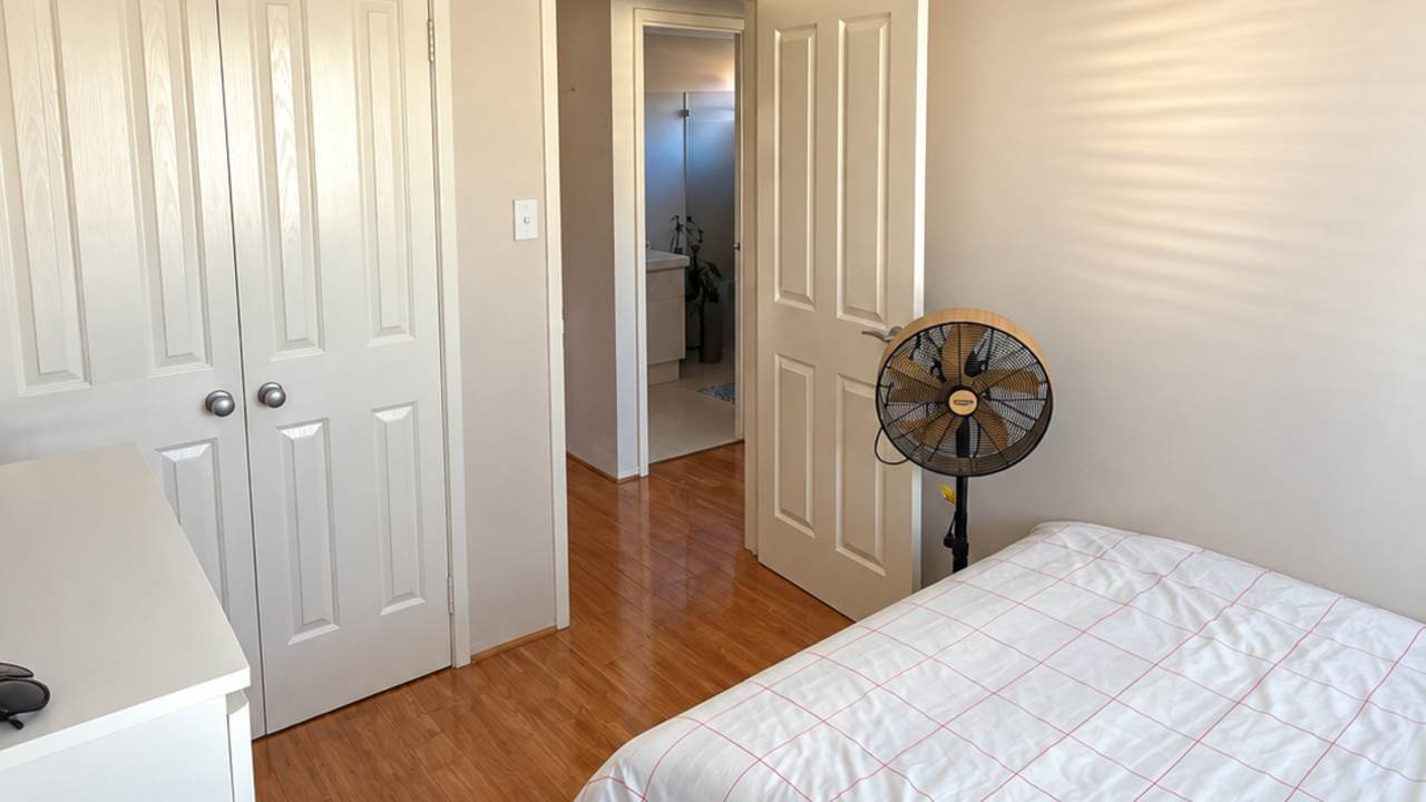 Furnished room in a share house
