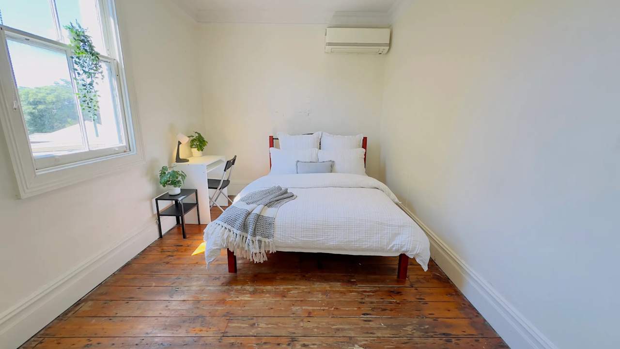 Furnished room in a flatshare