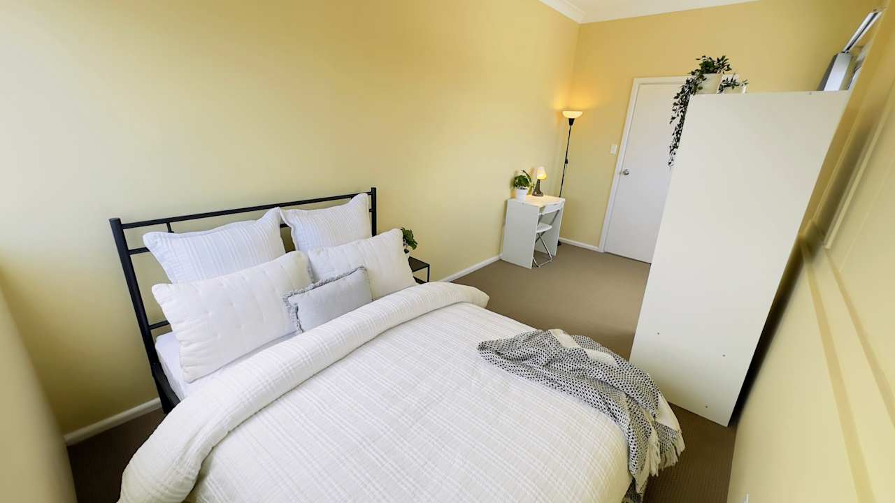 Furnished room in a flatshare