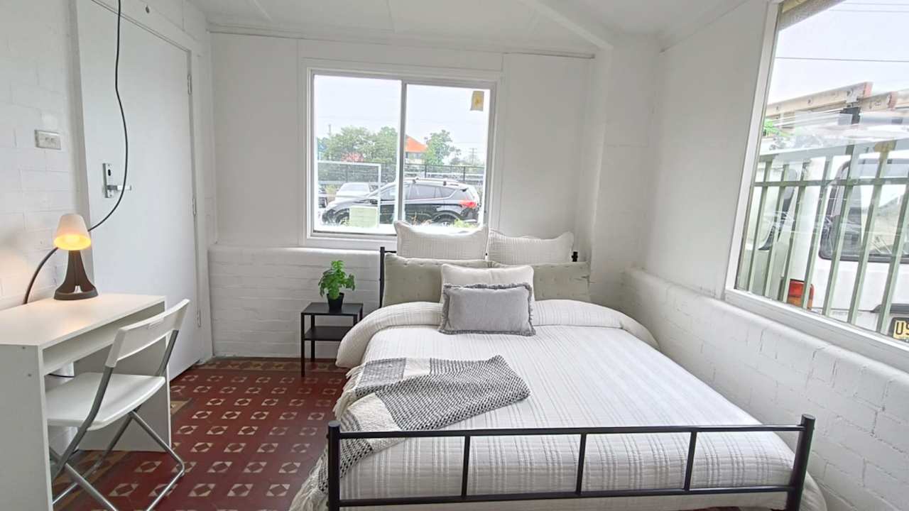 Furnished room in a flatshare