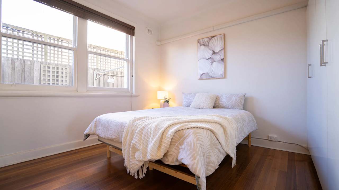 Furnished room in a flatshare