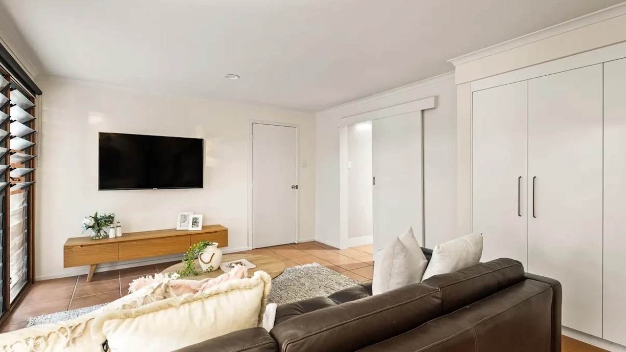 Furnished room with own bathroom
