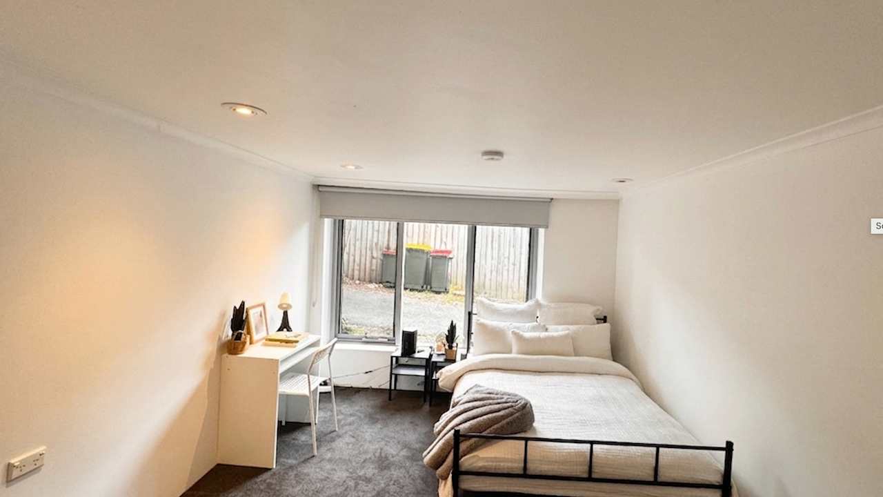 Furnished room in a flatshare