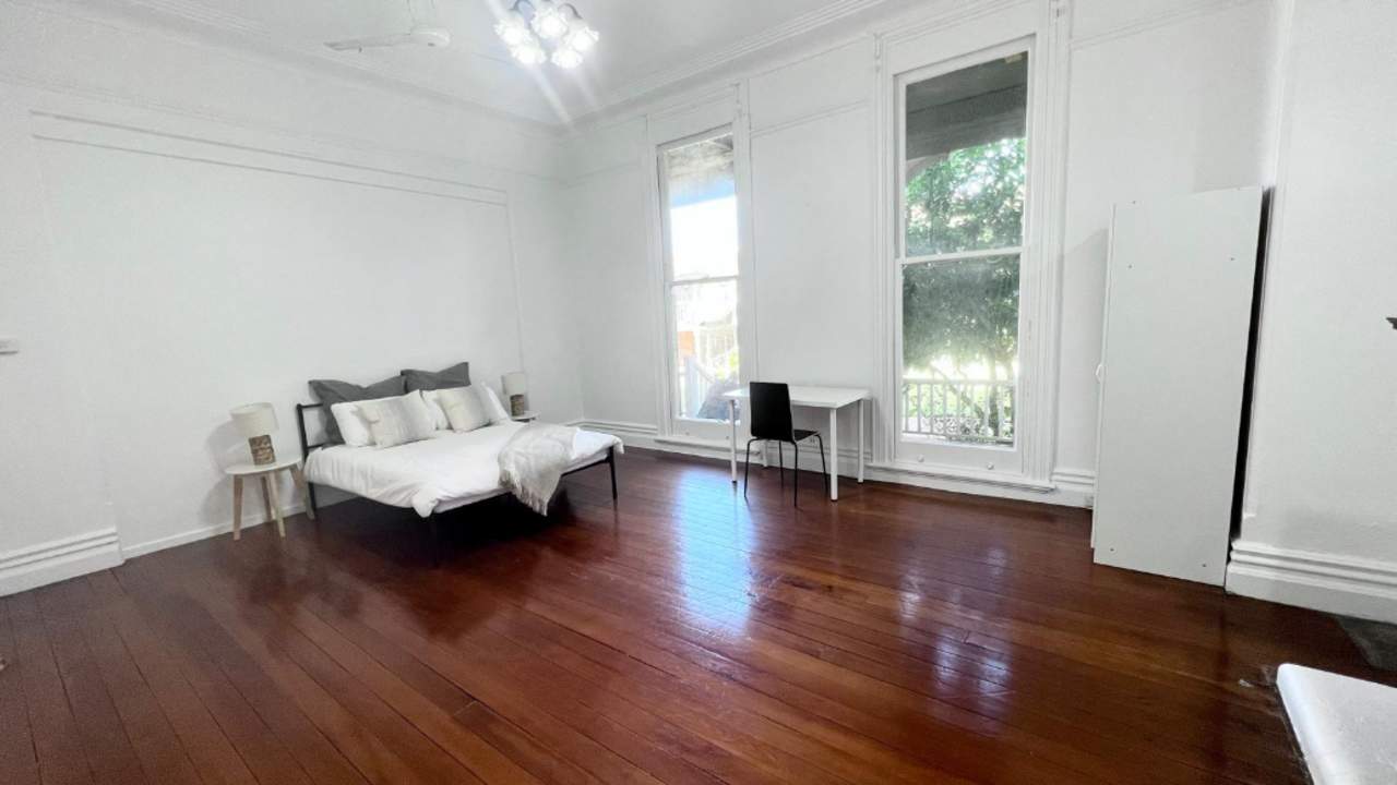 Room in a share house