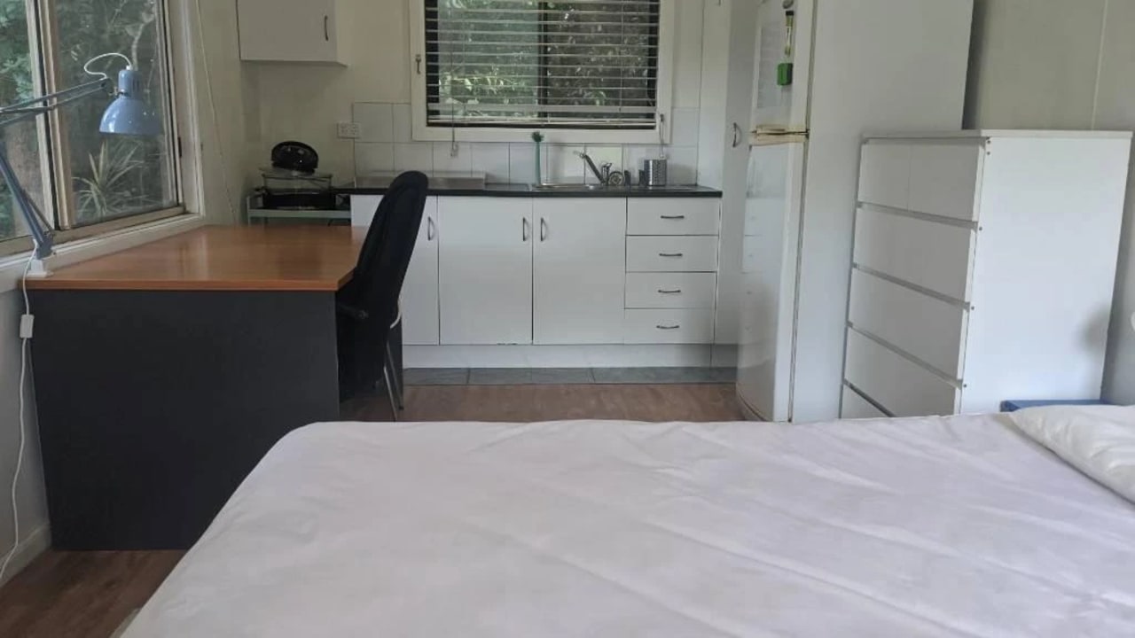 Whole property with 1 room for rent