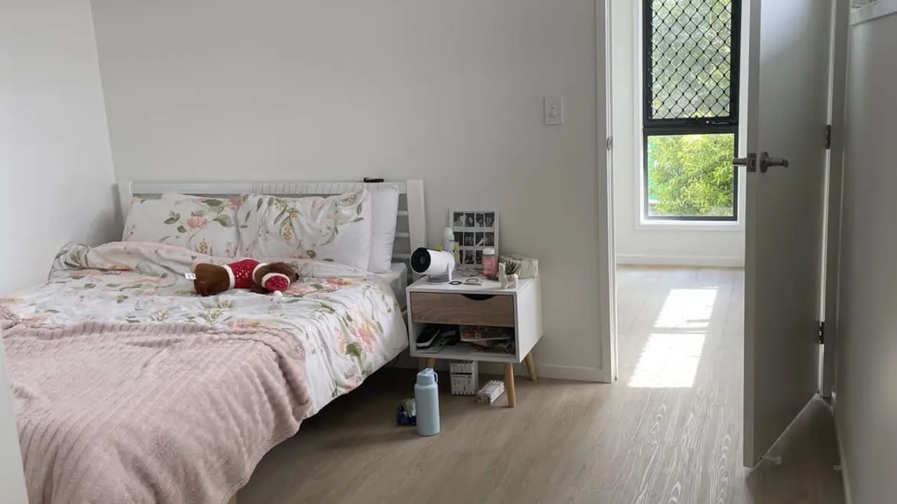 Furnished room with ensuite in a flatshare