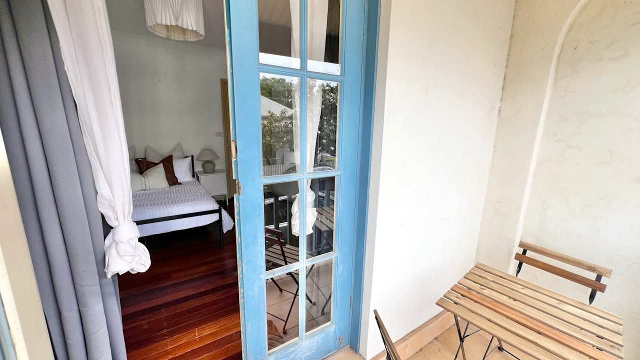 Room in a share house