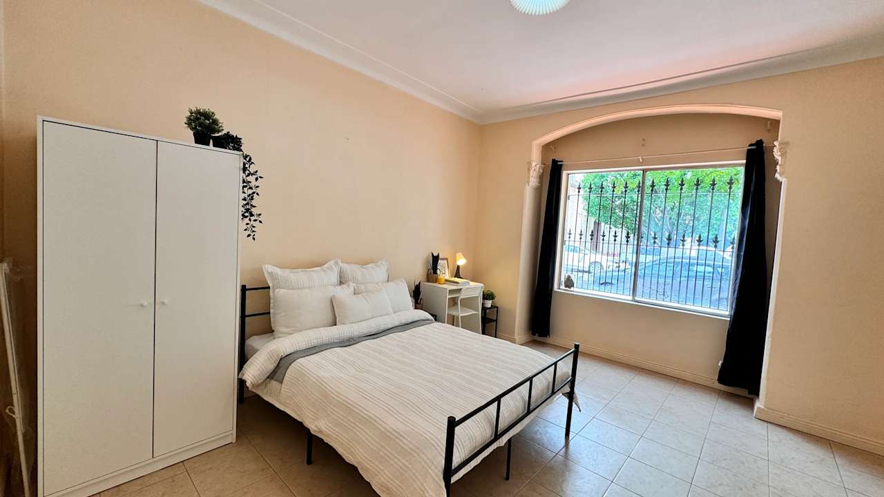 Furnished room in a share house