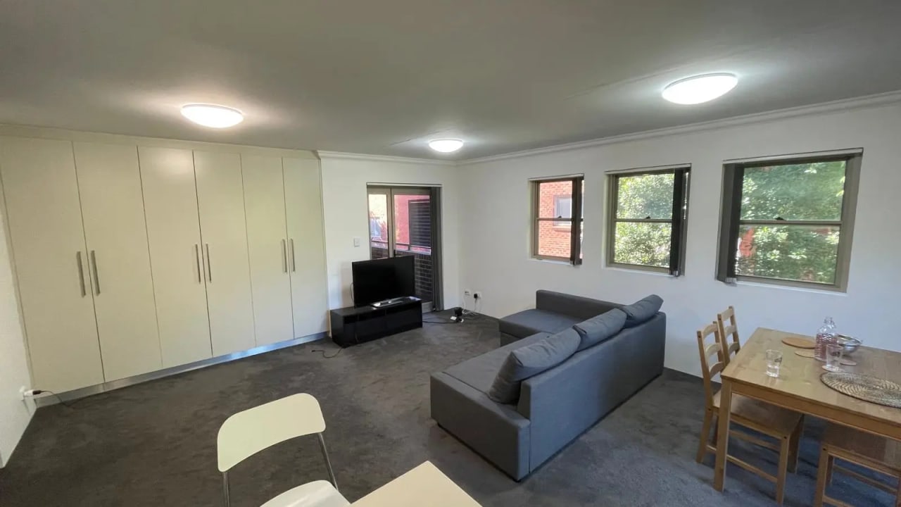 Furnished room in a flatshare