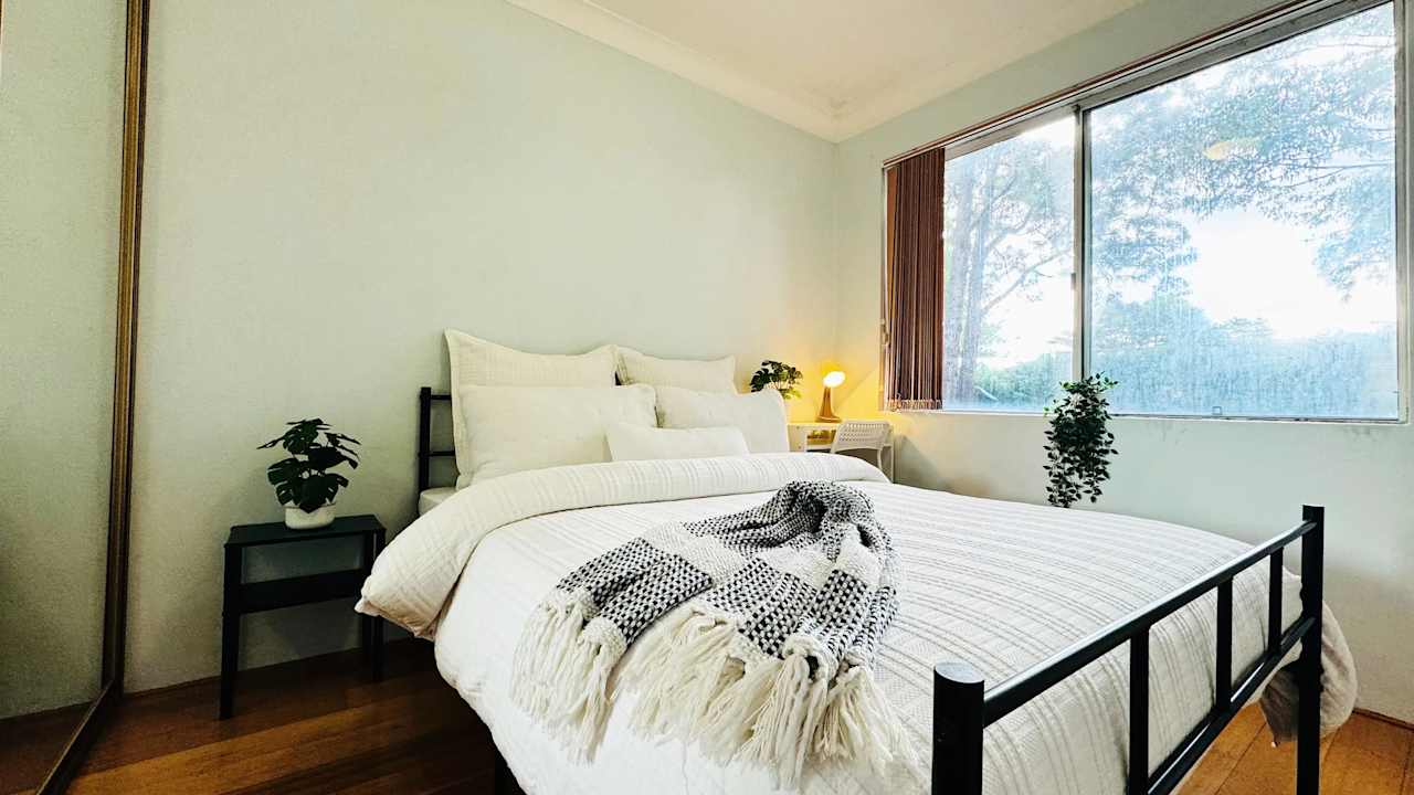 Furnished room in a share house