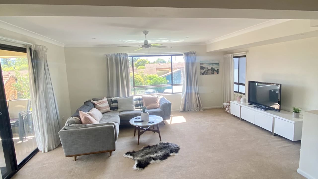 Furnished room in a flatshare