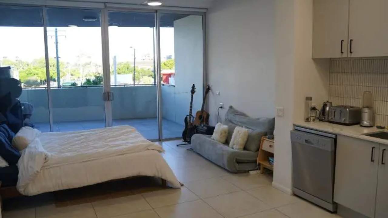 Furnished room studio flat for rent