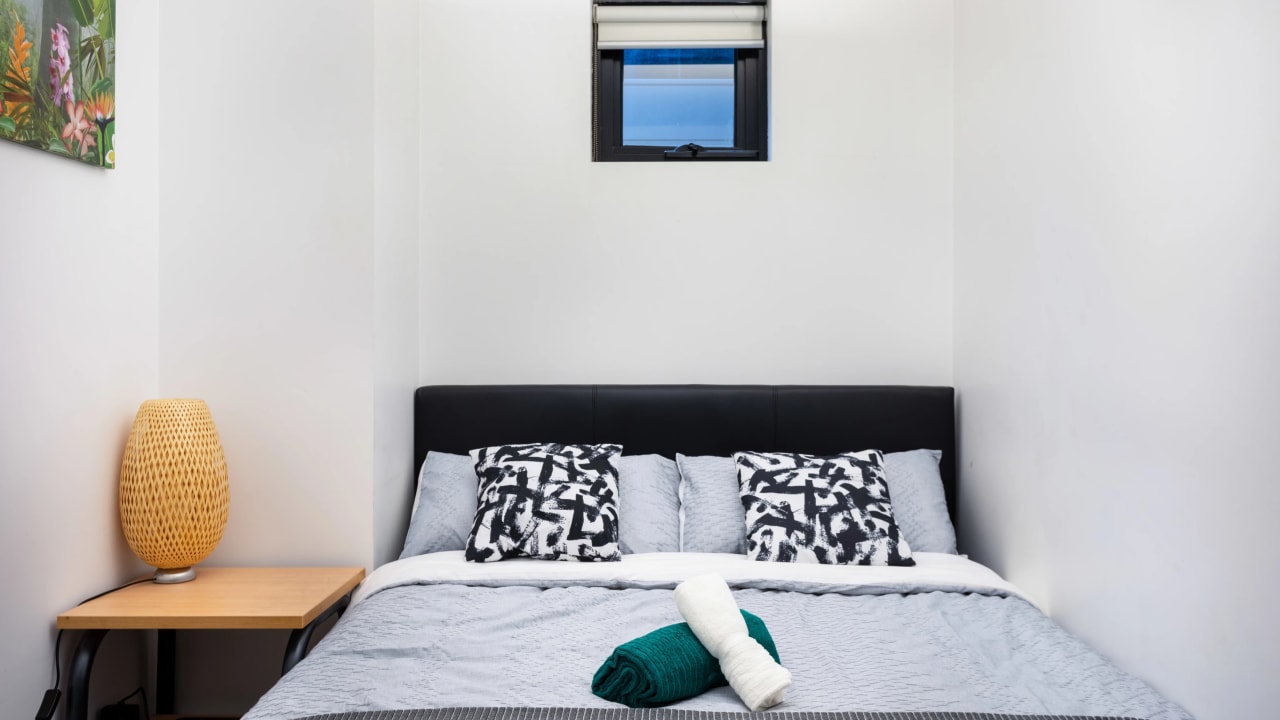Furnished room in a flatshare