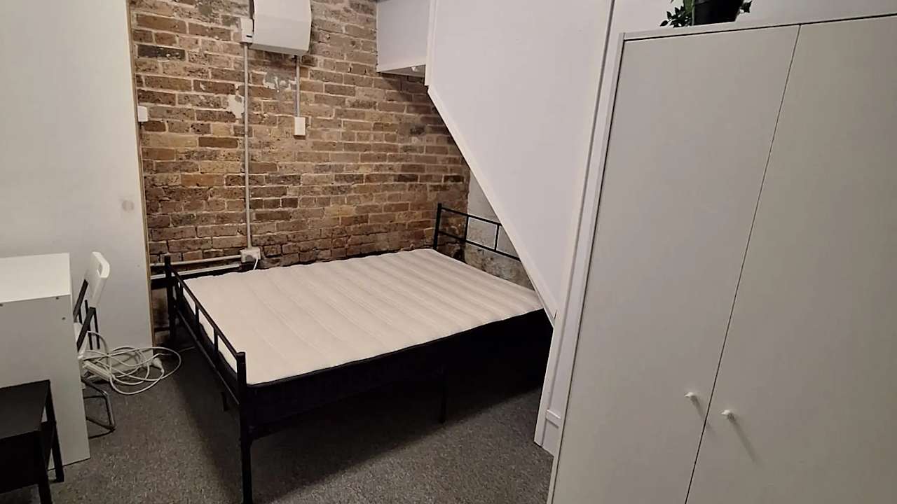 Furnished room in a flatshare