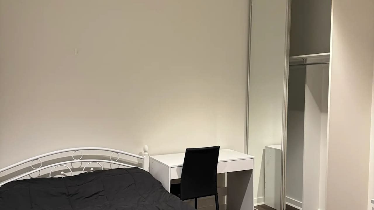 Furnished room in a flatshare