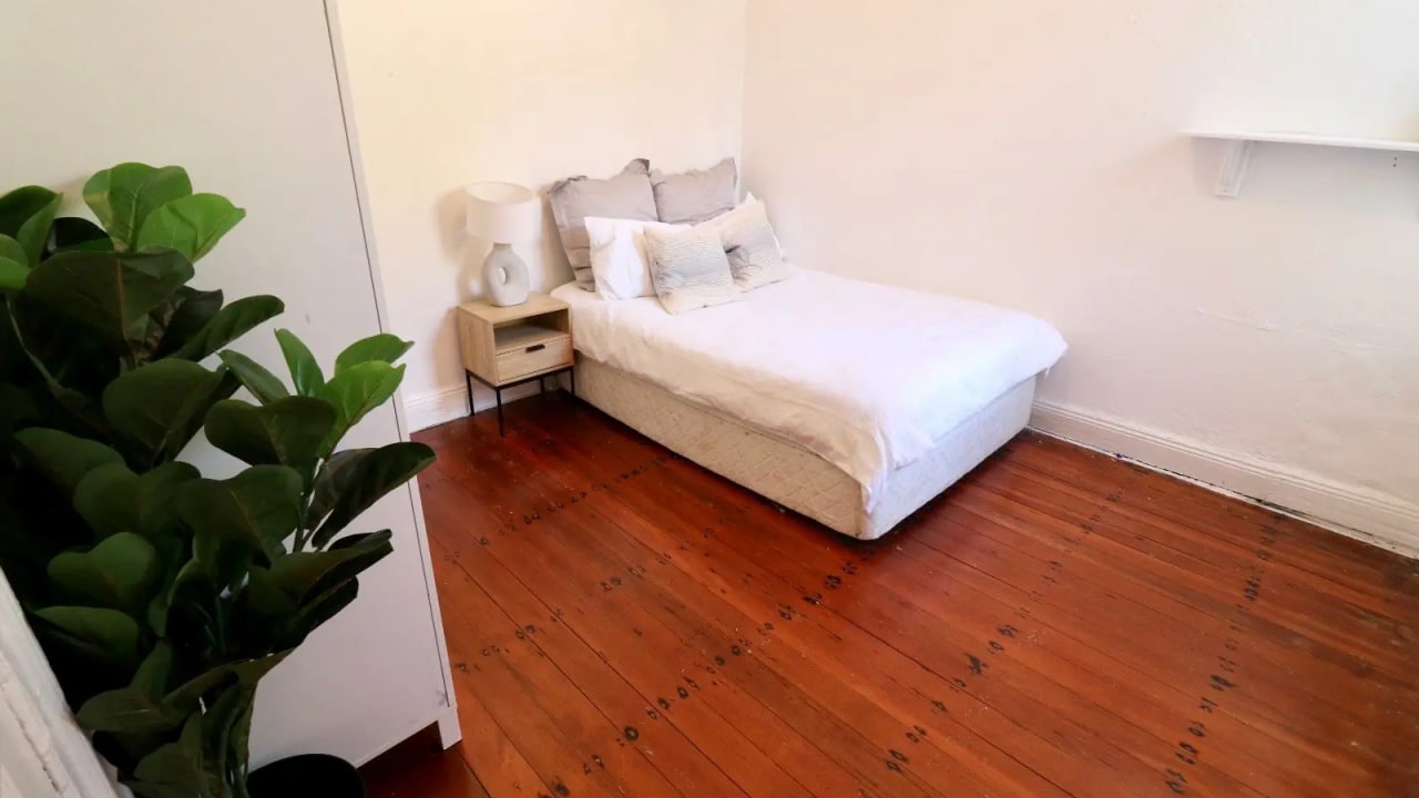 Room in a share house