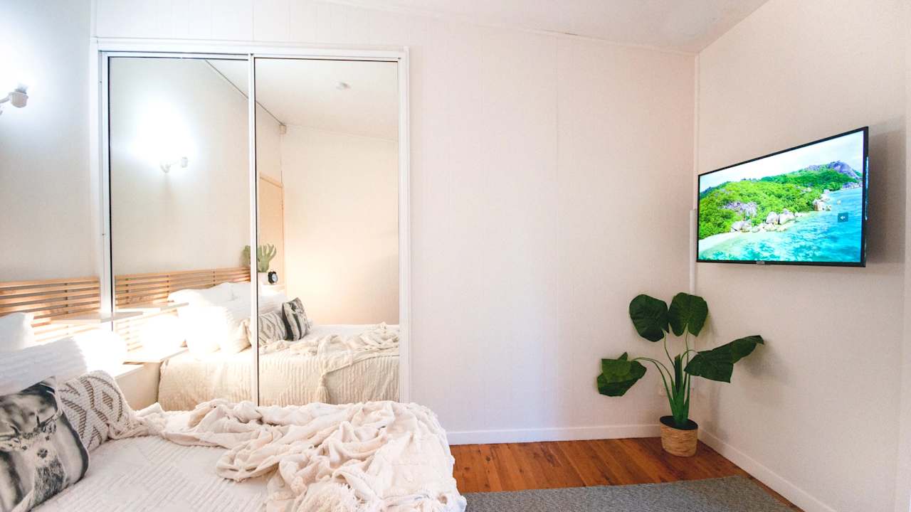Furnished room in a share house