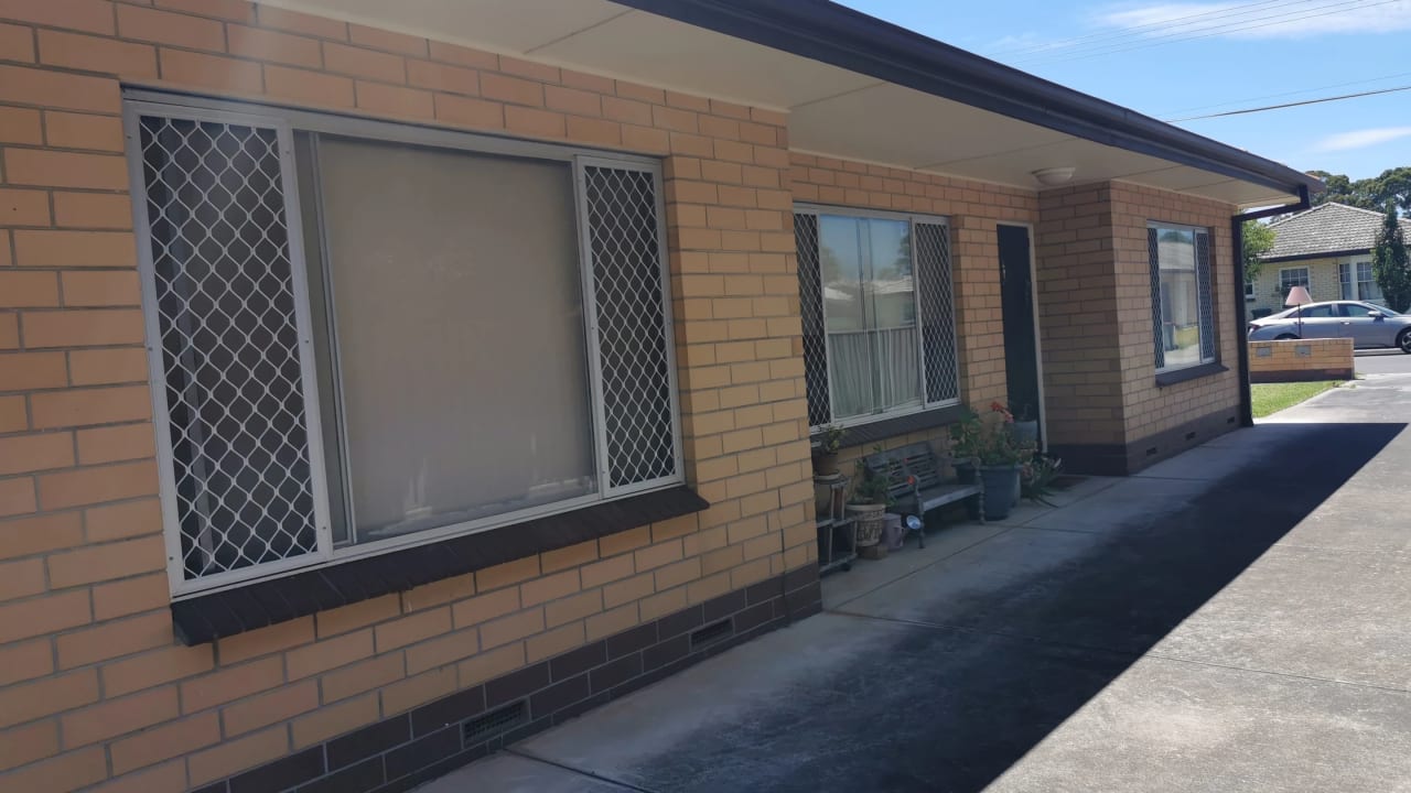 Whole property with 2 rooms for rent