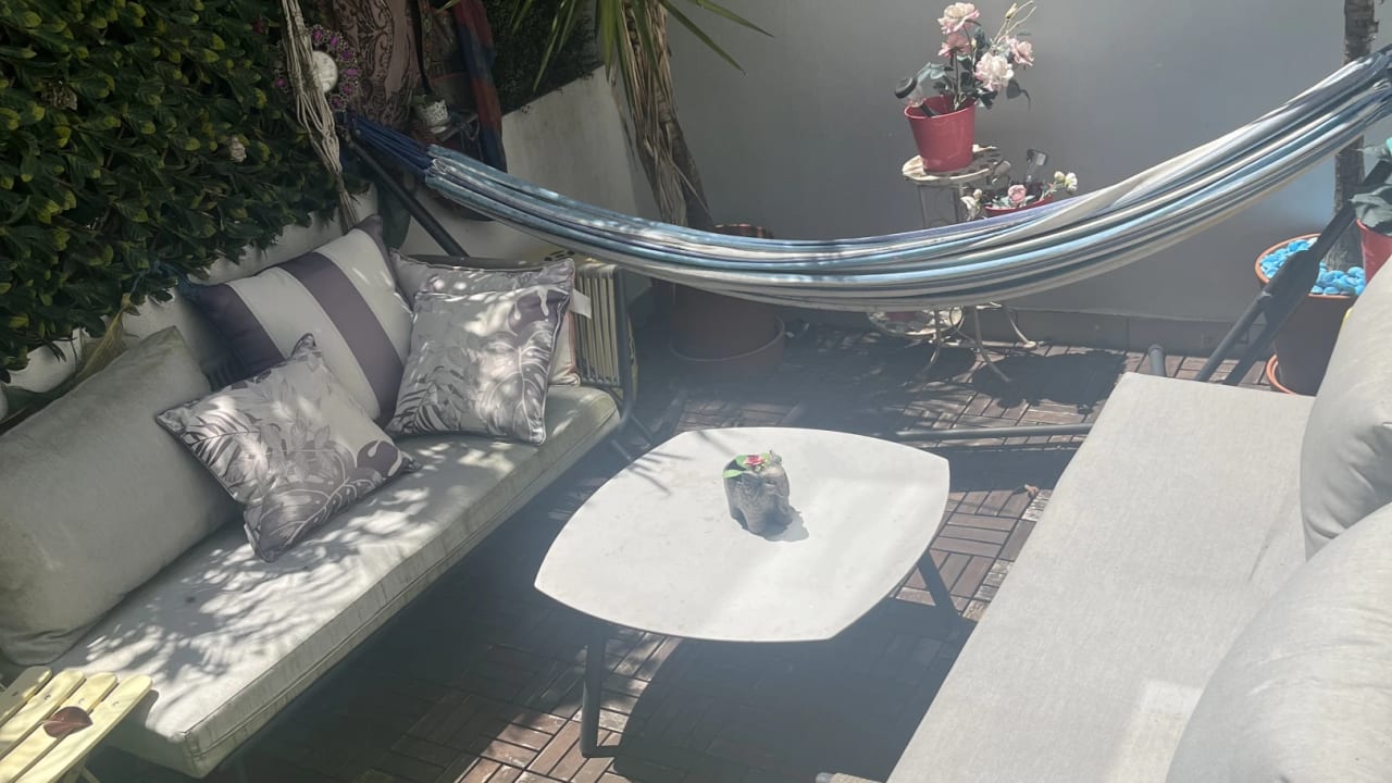 Whole property with 1 room for rent