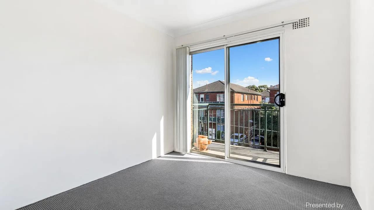 Furnished room in a flatshare