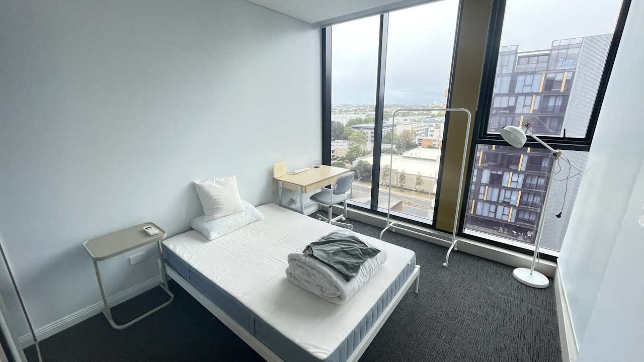 Furnished room in a flatshare